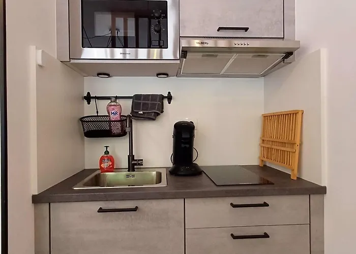 The Brut - Avenue De Champagne *